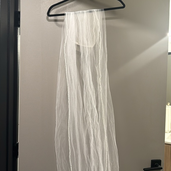 EnVOGUE Beaded Pearl Cathedral Length Wedding Veil - Picture 10 of 11